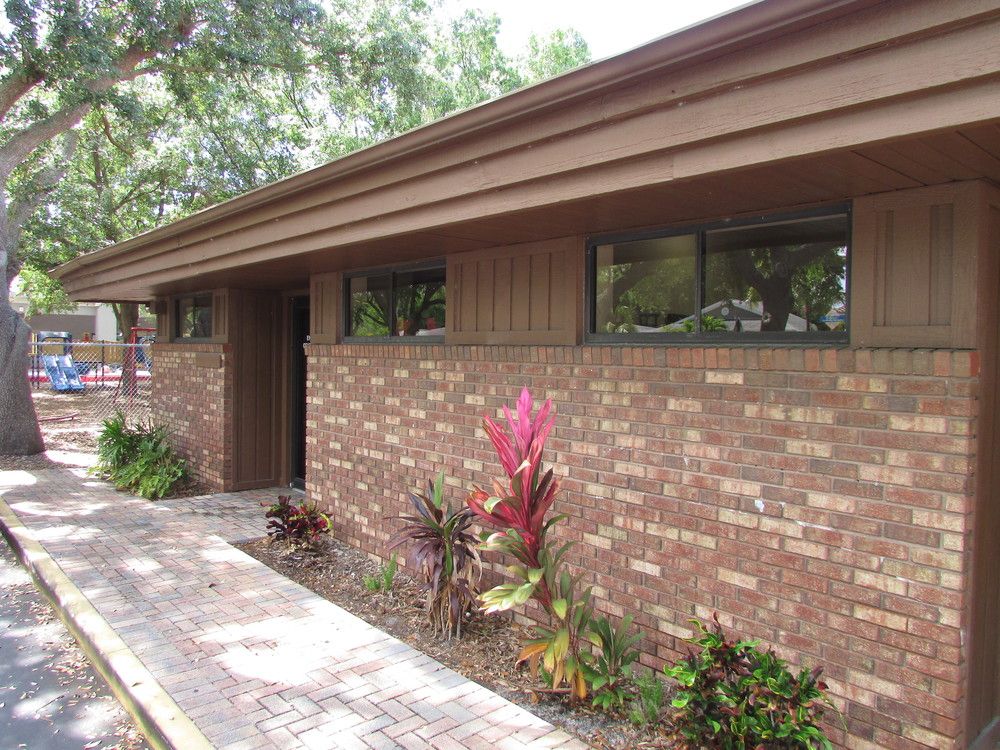 GREAT BUILDING TO BUY OR LEASE!: 1991 Hyde Park St, Sarasota, FL 34239